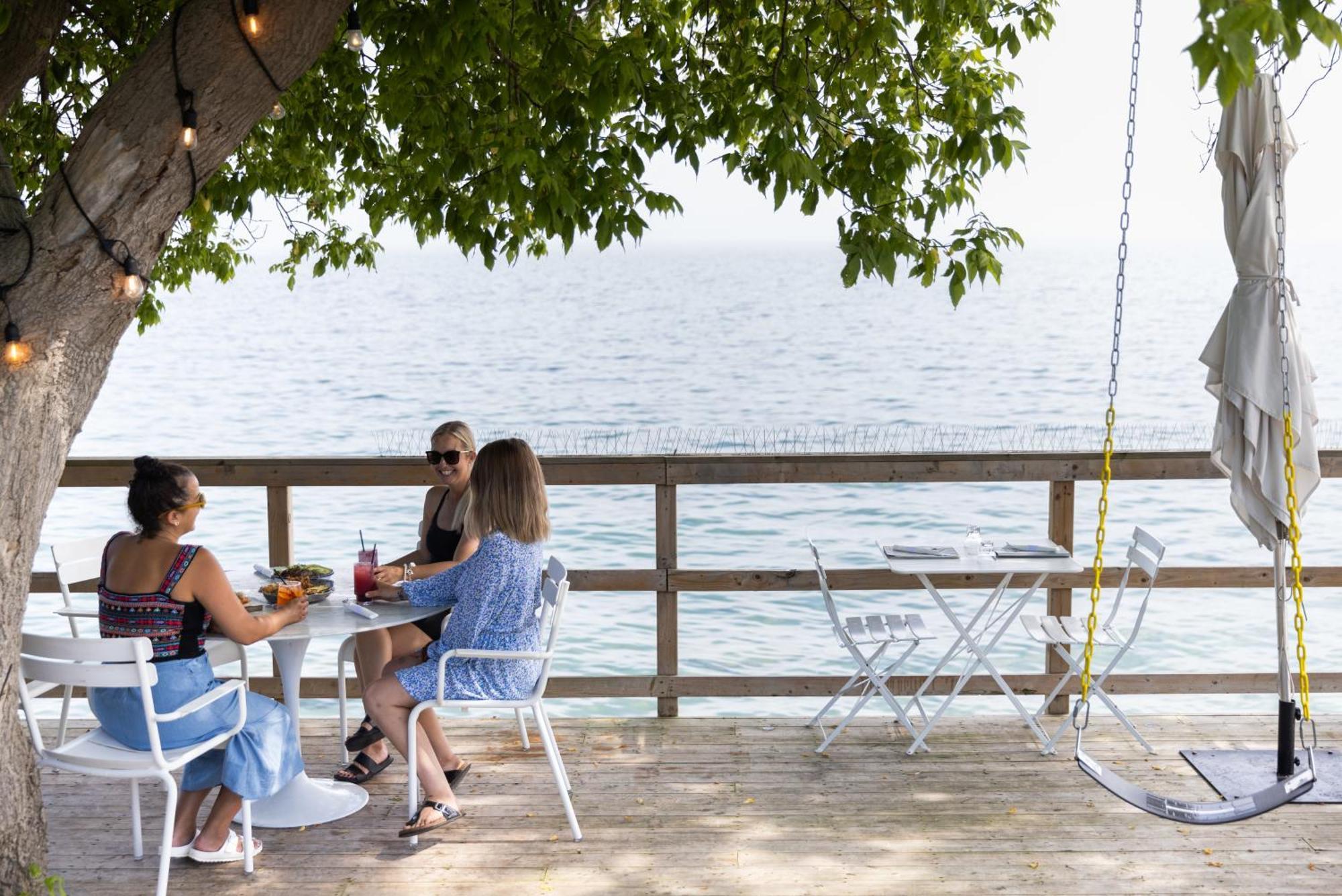 The Lakeside Prince Edward County ウェリントン エクステリア 写真